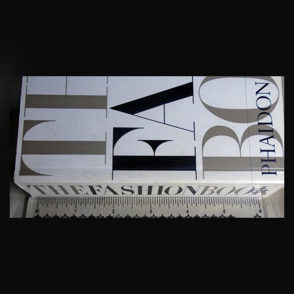 The Fashion Book Photography History - Editorial Design info - Picture 5 of 13